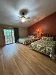 Cozy 2-bedroom cabin steps away from starved rock state park - Alppimaja