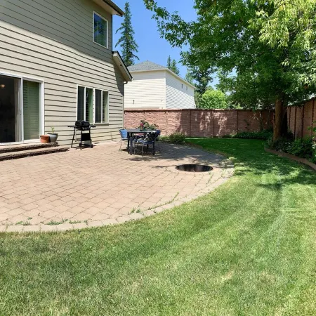 Spacious, Clean Home in Town w/ King En Suite & Hot Tub