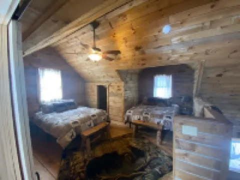 Halls Creek Retreat! Hatfield/Merrillan, WI โรงแรมในJackson County