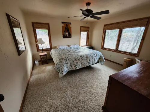 Guest house on secluded 120 acre property minutes from Chain 0' Lakes