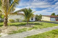 New! Lush Villa w/ Pool and King Bed Sleeps 10..