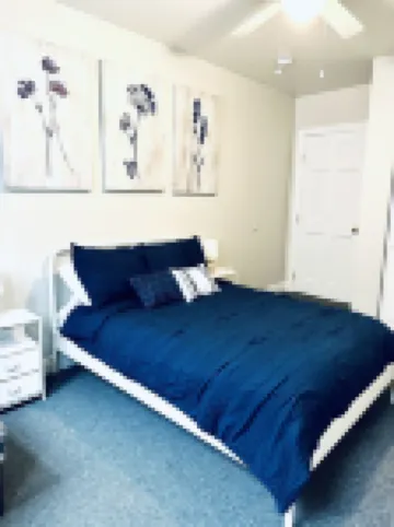 Charming Mountain View Retreat. Cozy place within walking distance to downtown.