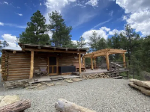 Rustic Oak Log Cabin in the Ponderosa Pines great for a quiet get away.