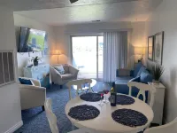 Riverfront Retreat! Walk to Downtown/Near Beaches!