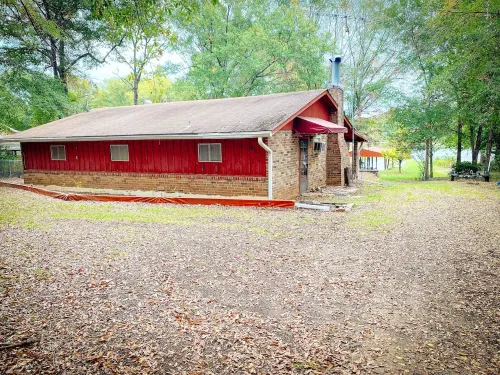 Little Minnow is a Pet friendly water front home on Toledo Bend in a quiet cove.