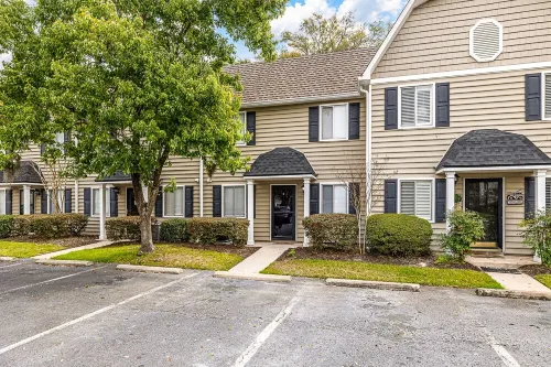 LOCATION! *2 POOLS *WALK TO BEACH & PIER VILLAGE*