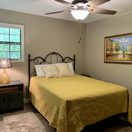Blade Bay - Beautiful Remodeled cabin, close to everything, pet friendly!