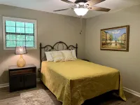 Blade Bay - Beautiful Remodeled cabin, close to everything, pet friendly!