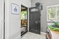 Large home centrally located; walk to Zoo, Sunken Gardens or Telegraph District. - บังกะโล