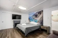 ★ Under the Sea ★ Private Home with Game Room ★ Hotels near Walnut Woods bird feeders