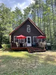 Knotty pine log cabin - boating, fishing, ATV trails and hiking!