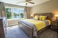 Lakefront cottage 9th green of Reynolds Lake Oconee Great Waters golf course