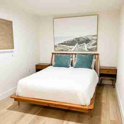 Boho Beach Villa- minutes to the ocean Rooms