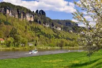 Elbe-3-Resort Directly on the Elbe