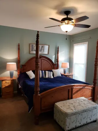 Newer 2 bedroom 1 bath with attached garage and free washer/dryer in a great loc