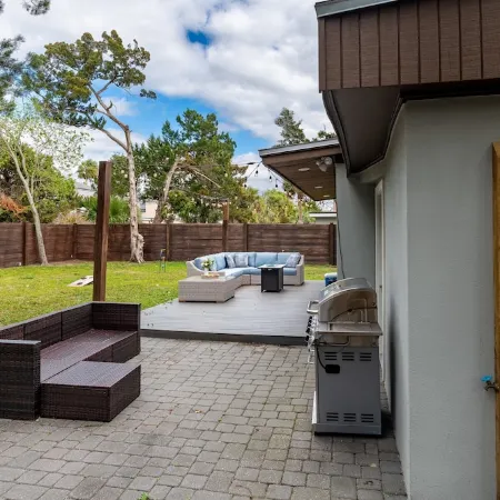 Jax Beach Paradise – Walk to Beach, Bikes Included, and Pet Friendly!