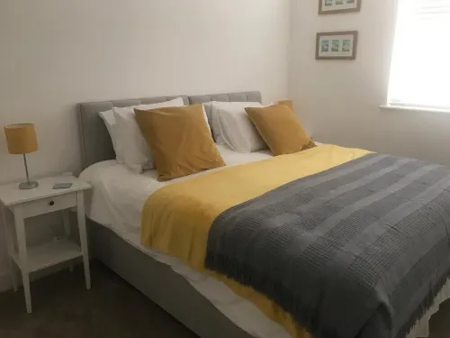 Beachside Mews - Brand Newly Refurbished Apartment By The Beach