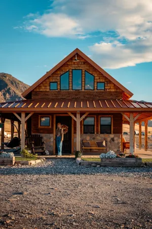 COZY Cabin for Couple Getaways-4 min to Hot Springs-Central to Utah's Mighty 5 Отели в г. Монро