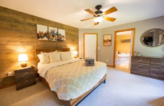 Cozy Adirondack Lodge in Lake George