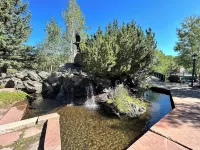Contemporary Loft Condo overlooking the Big Thompson River in Estes Park