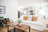 Modern Cottage 3 Bed 2 Bath, Close to Downtown