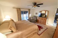 Yellowstone Sunset Lodge+Hotub+AC+WiFI+20 mins to Yellowstone's West Gate