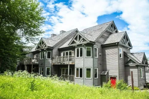 Ski in/Ski out 2 Bedroom Directly on Grammy Jay Run