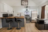Convenient Cottage Unit w/grill close to Hospitals, Restaurants and Ft Moore