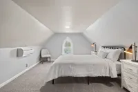 Unique & Cozy Carriage House ~ Queen Beds ~ Patio! Các khách sạn ở Upper Gwynedd Township