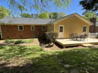 Stylish & Comfy North Hills Getaway!