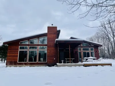 Secluded & Restful!  Modern Cabin-close to South Haven, Fennville, Saugatuck!