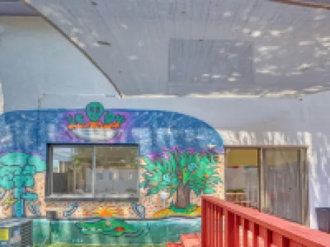 Newly Renovated Luxury Stay - Space Home By Beach & Port