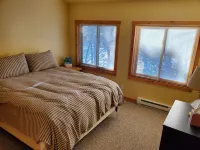 Dog Friendly, Cozy 3 Bdrm Cabin in the Woods