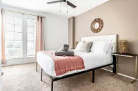 Quiet&CozyHideaway, NearDomain,HotTub,BBQ, FirePit,Patio, Desk🌟