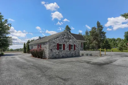 5-bedroom vacation home 12 minutes from Hersheypark Отели рядом с достопримечательностью «Парк Клаун»