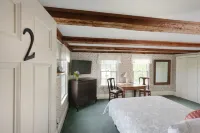 Bright & Sunny 2 room suite w/private bath- Unit 2-Abbott Brook Inn