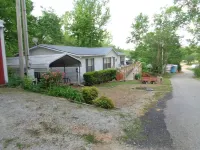 Beautiful cabin overlooking Crooked Creek on the Tennessee river Hotels in Perry County