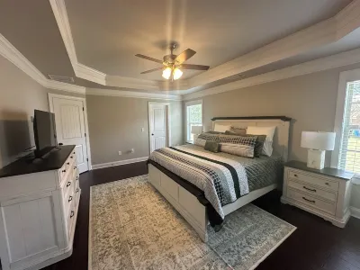 UGA College Football Playoff 5 Bedroom DAWG HOUSE!!! Hotels near Georgia Square Mall