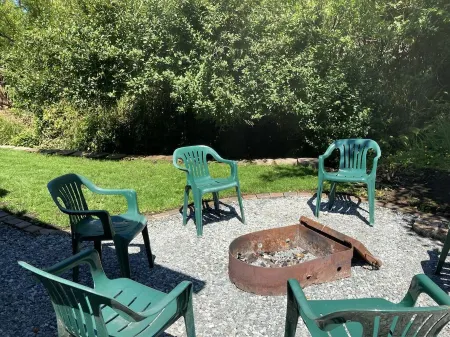 Creekside Beach House Getaway-- 3 blocks from beach!