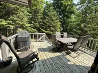 Nubs Nob Highlands chalet in Hidden Hamlet on 2 acres! Family Friendly Hotels in Pleasantview Township