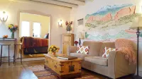 Charming Guesthouse for 2 by Pikes Peak with Mtn Views and 5 Star Reviews!