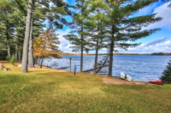 Crossroads Sandy Beach-Wooded Private with Pontoon Available "Pets Now allowed"