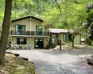 Lake Harmony/Split Rock Retreat -  Family Friendly - 2 Living Spaces