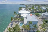 Oceanfront PARADISE w Heated pool, 55’ dock, ocean view & bathroom in every room