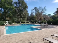 Wildlife Watching! Lagoon & Golf view, beach gear incl! 2 outdoor patios.