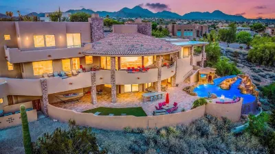 BIGGEST BEST MANSION In NE Scottsdale Area- VIEWS, Infinity Pool, MOVIE THEATER! 데세르 비스타 공원 주변 호텔