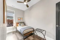 Hot tub, Quiet 3 Bedroom, Close to Downtown, WFH