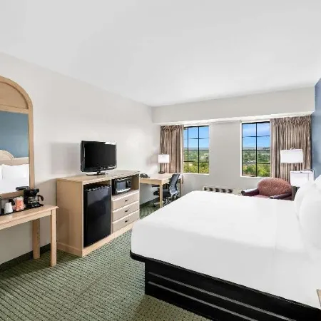 Clarion Hotel Branson Отели в г. Брэнсон