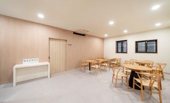 Changwon Palyongdong Hound Hotel Changwon Terminal