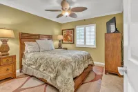 2br Condo on Park with walking access to the beach.